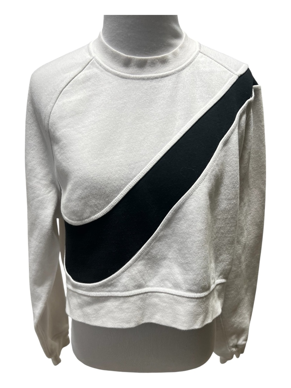 Nike Oversized Big Swoosh Crop Crewneck Sweatshirt Women’s Medium M White Black